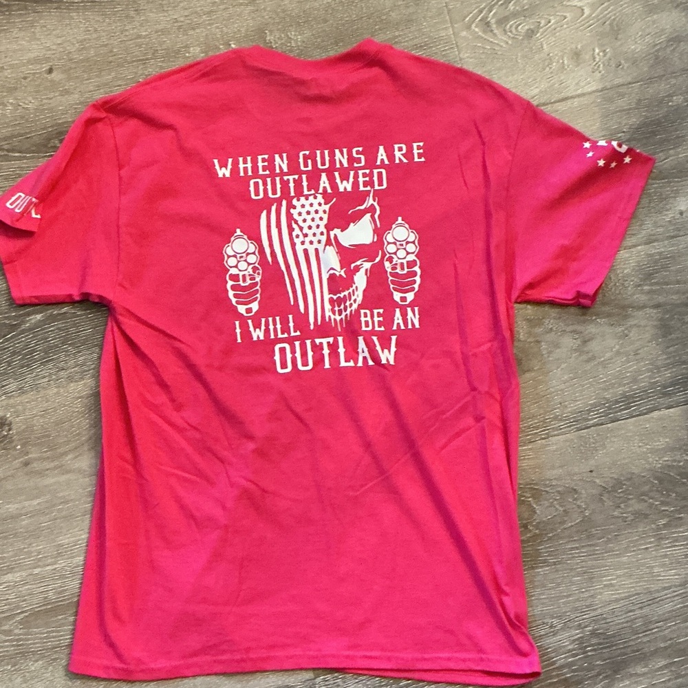 Pink Graphic T-Shirt. Size L. Outlaw. Unisex.